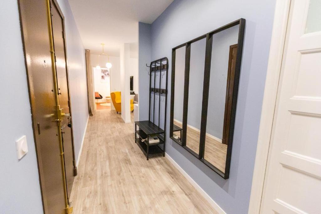 Apartment 3 Min A Pied De La Gare St Charles - 3 Avec Clim, Sdb Et Tv Marseilles